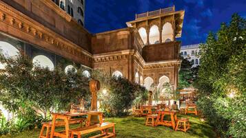 2 restaurants, breakfast, lunch, dinner served; Asian cuisine