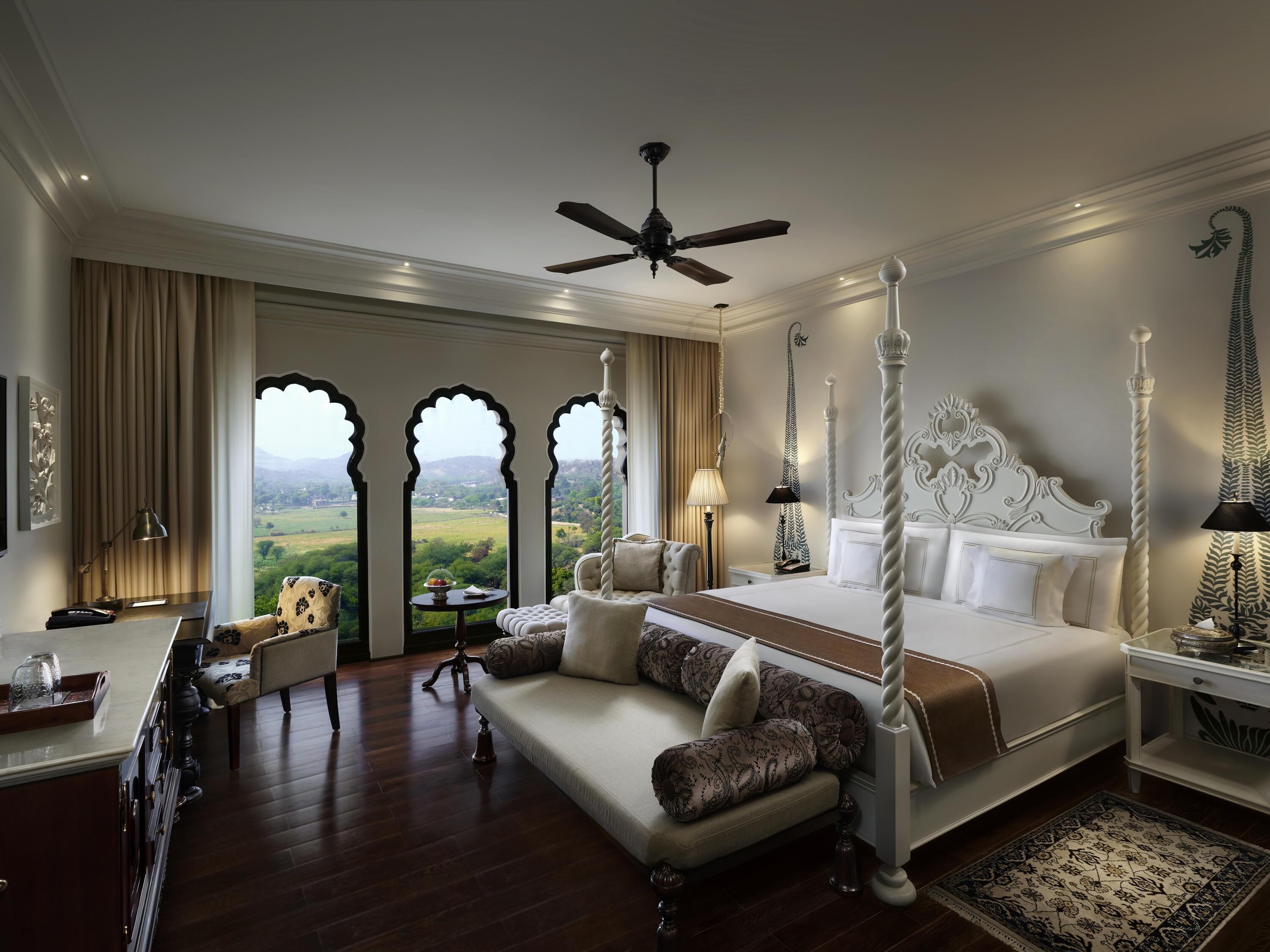 Ropa de cama de alta calidad, colchones con pillow-top y minibar 