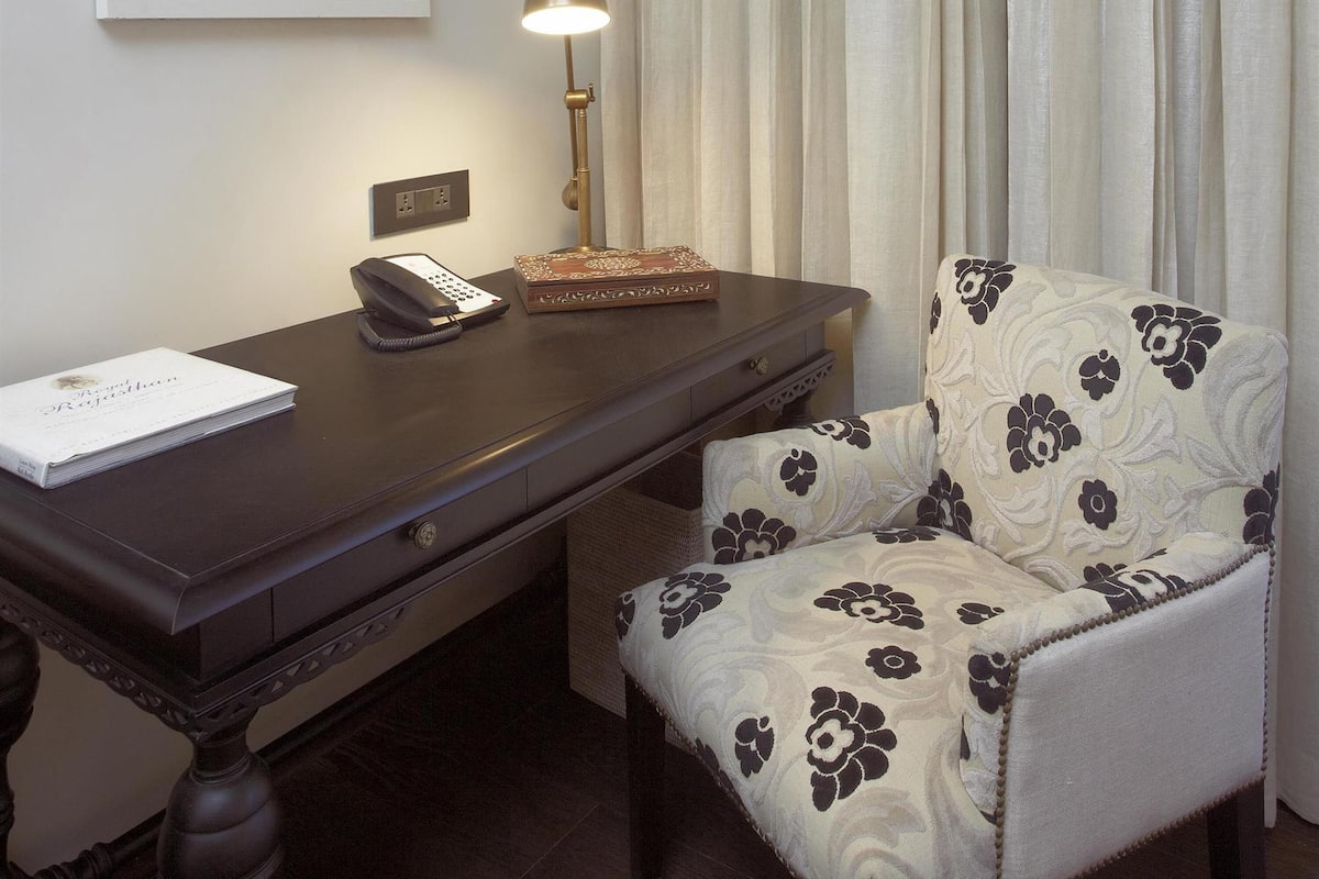 1 kamar tidur, seprai premium, bantalan ekstra lembut, dan minibar