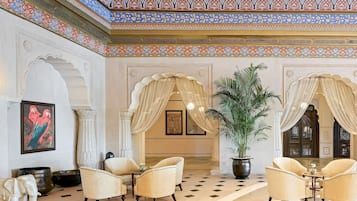 2 restaurants servant le petit déjeuner, spécialités Cuisine asiatique