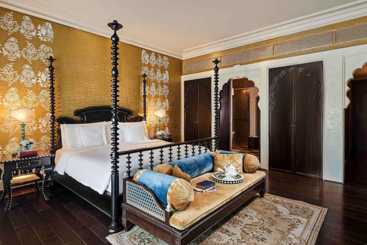 Fairmont Gold, Room, 1 King Bed | Premium bedding, pillowtop beds, minibar, in-room safe