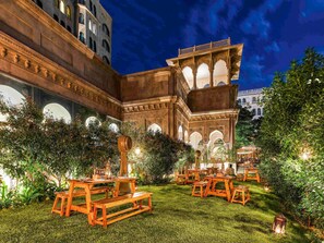 HĂ€r finns 2 restauranger som serverar frukost.