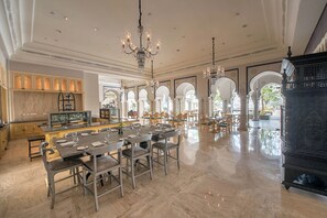 Daily buffet breakfast for a fee - Fairmont Jaipur (Amer)