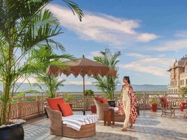 Suíte, 1 cama King e sofá-cama, terraço | Roupas de cama premium, camas com colchões pillow-top, frigobar