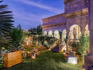 2 restaurants, breakfast, lunch, dinner served; Asian cuisine - Fairmont Jaipur (Amer)