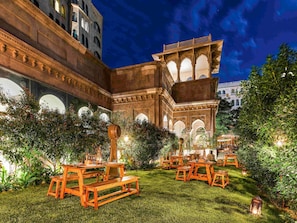 2 restaurants, breakfast, lunch, dinner served; Asian cuisine - Fairmont Jaipur (Amer)