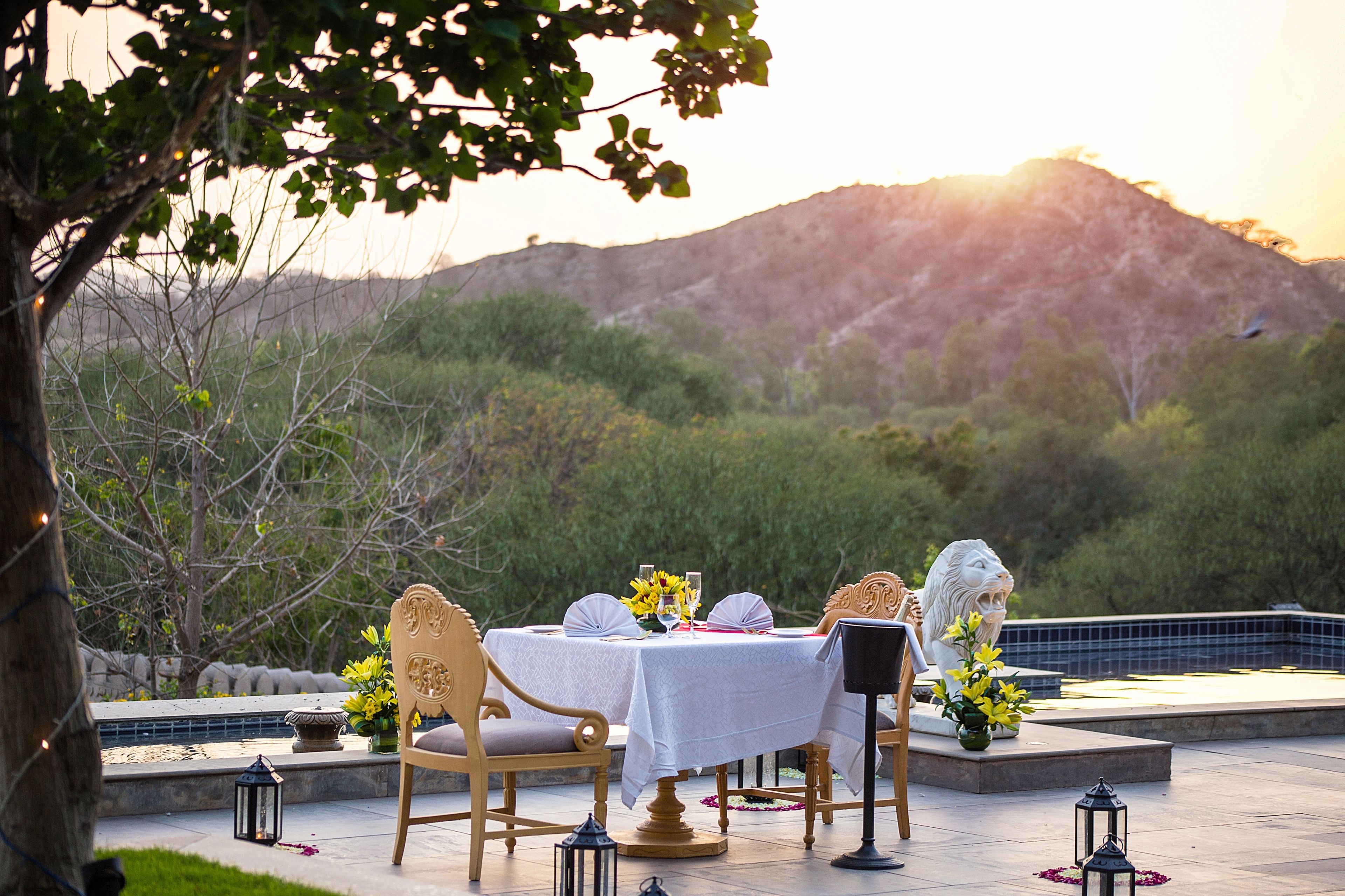 2 restaurants, breakfast, lunch, dinner served; asian cuisine