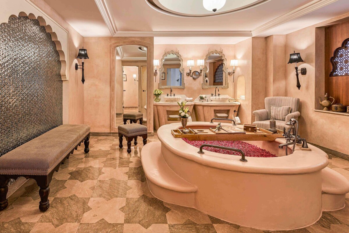 Suite, 1 King Bed with Sofa bed, Terrace | Premium bedding, pillowtop beds, minibar, in-room safe