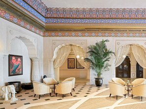 2 restaurants, breakfast, lunch, dinner served; Asian cuisine - Fairmont Jaipur (Amer)