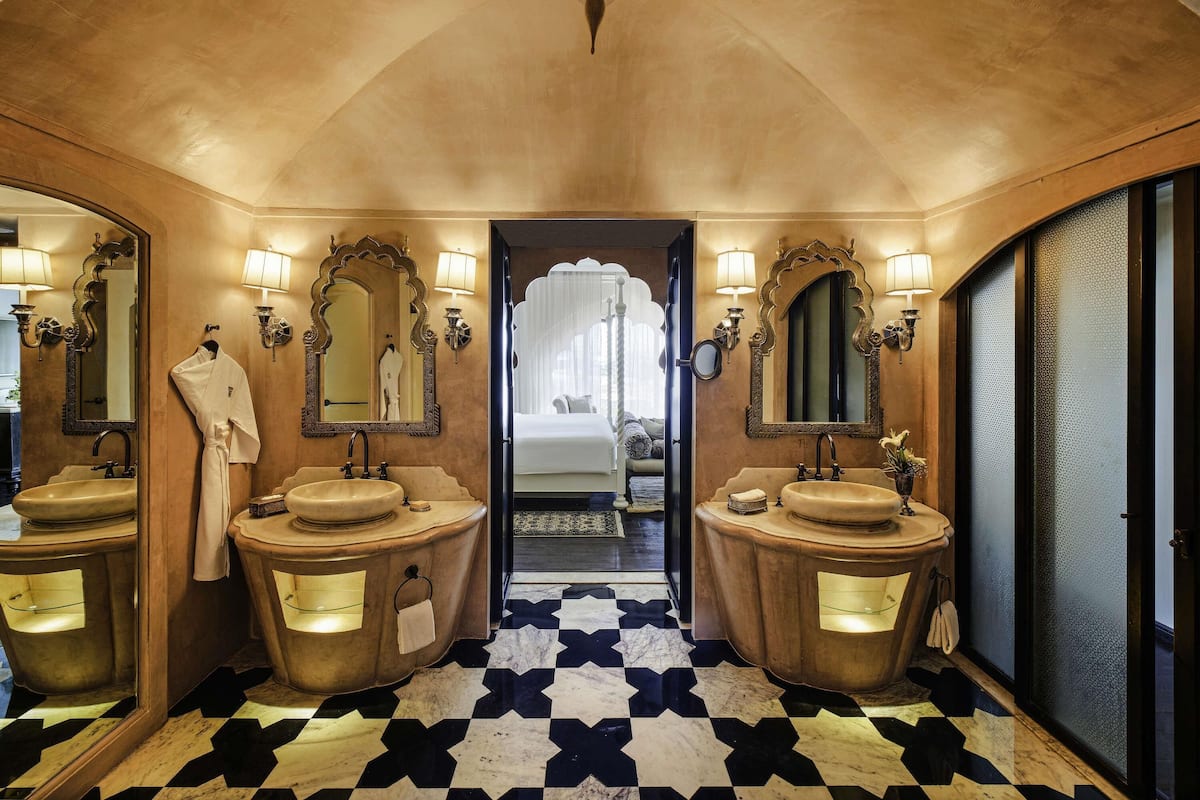 1 kamar tidur, seprai premium, bantalan ekstra lembut, dan minibar