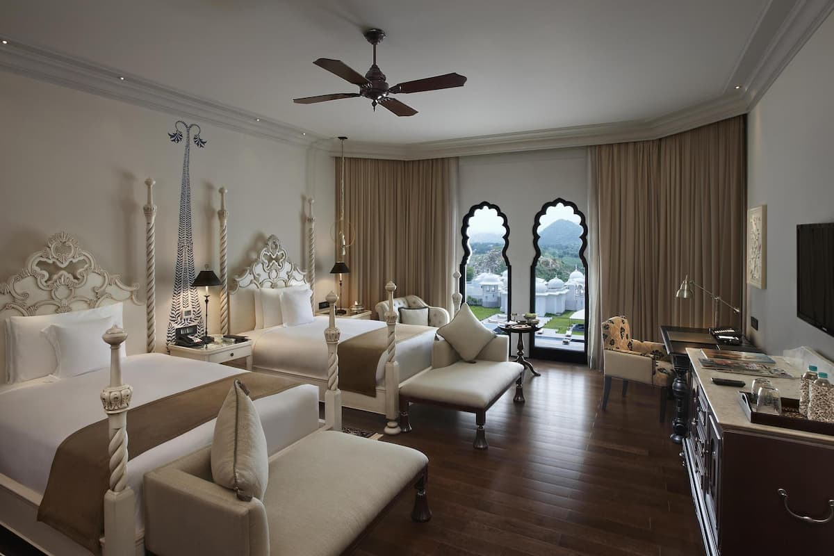 Premium bedding, pillow-top beds, minibar, in-room safe