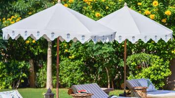 Outdoor pool, pool umbrellas, sun loungers