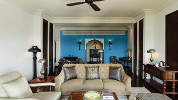 Fairmont, Suite, 1 Double Bed | Premium bedding, pillow-top beds, minibar, in-room safe