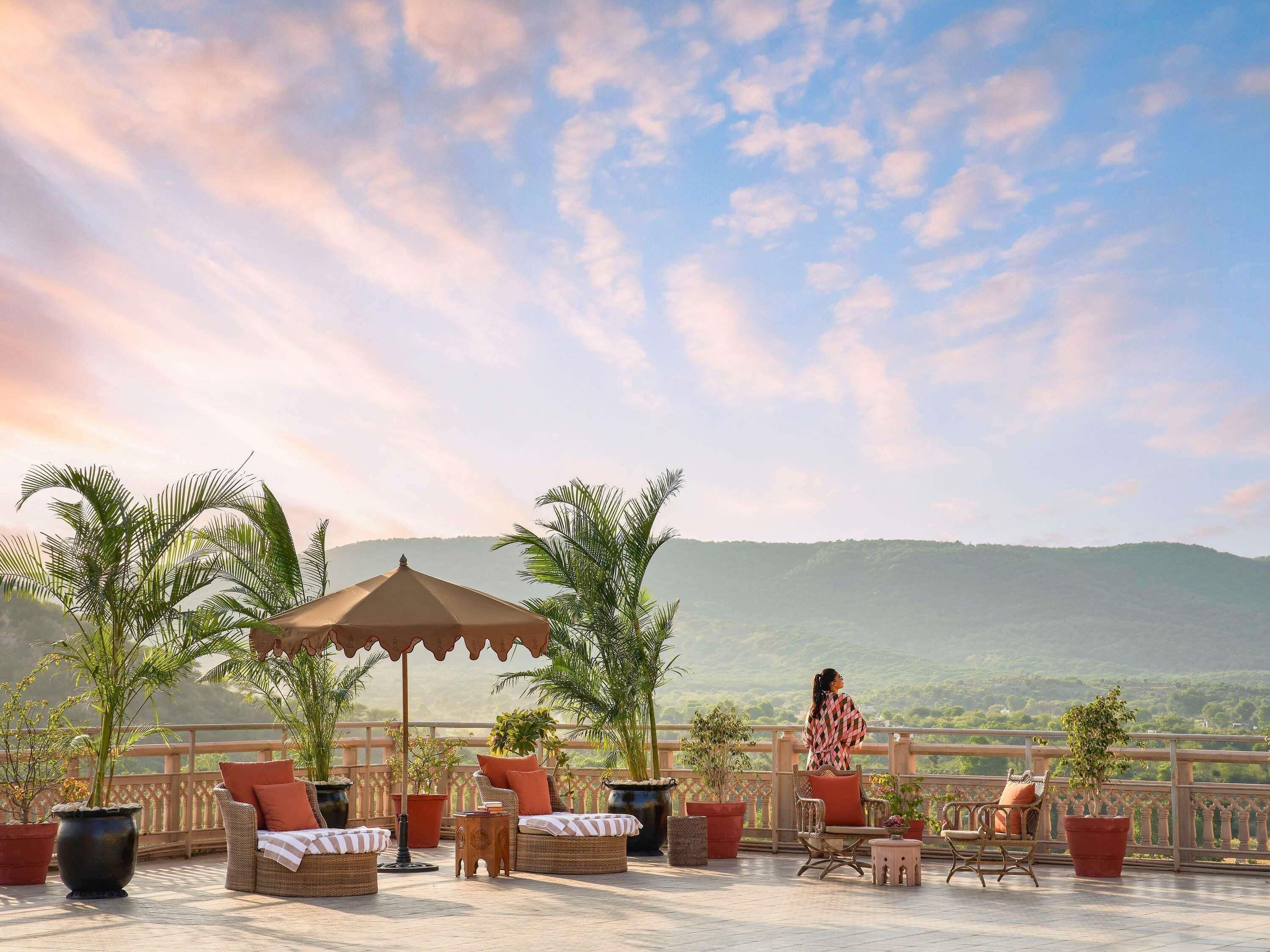 Ropa de cama de alta calidad, colchones con pillow-top y minibar 