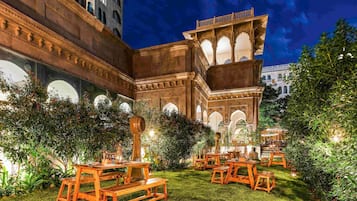 2 Restaurants, Frühstück, Mittagessen, Abendessen, asiatische Küche