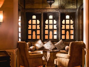 2 barer/lounger, lounge i lobbyen