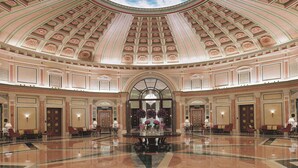 A spacious lobby with a high ceiling, a central reception desk, and seating areas. - The Ritz-Carlton, Riyadh (Riyadh)