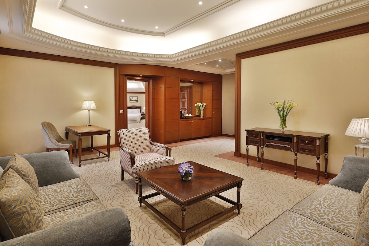 Executive Suite, 1 Bedroom, Non Smoking | Minibar, in-room safe, blackout drapes, iron/ironing board