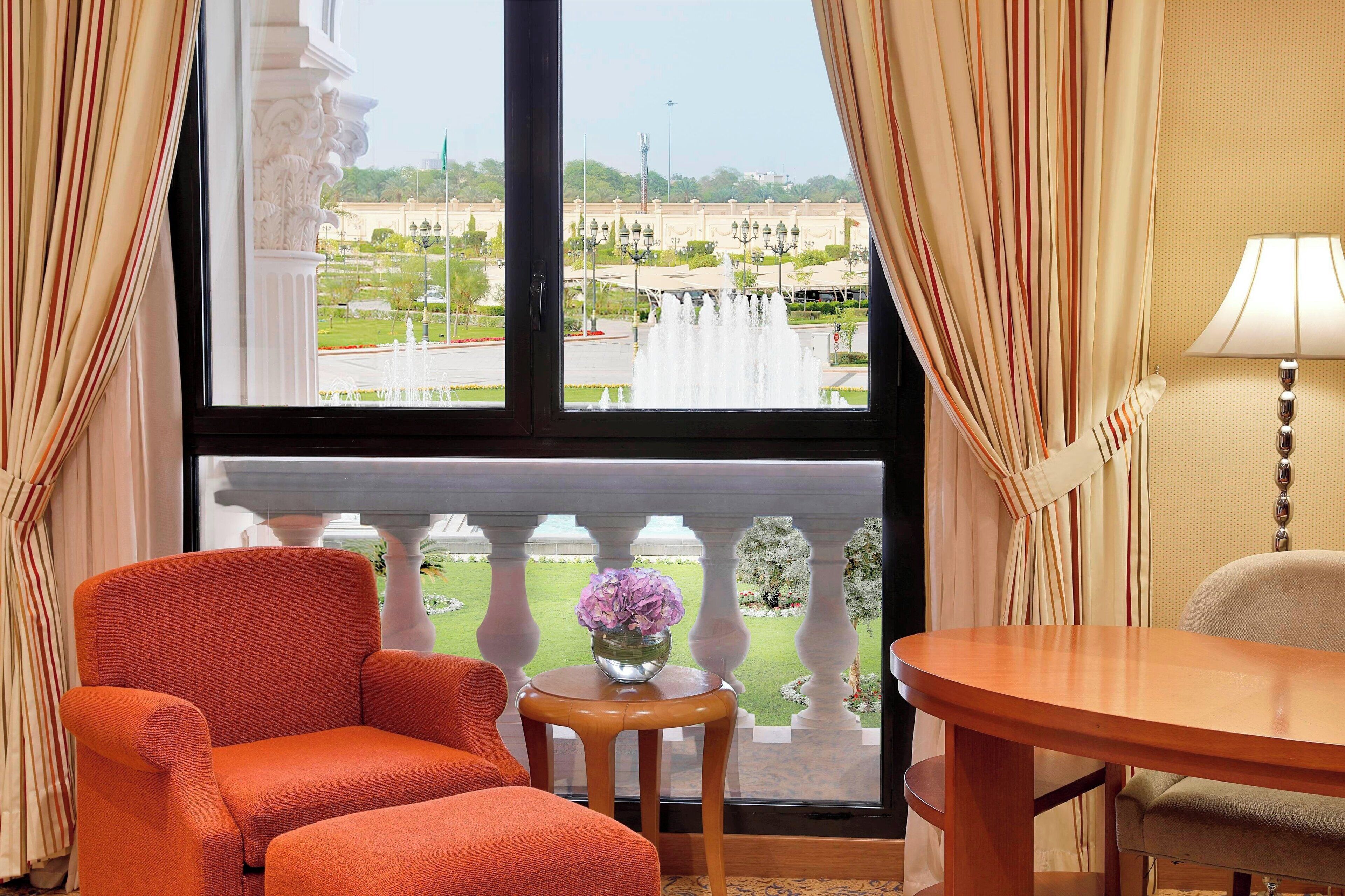 room, 1 king bed, non smoking | 1 bedroom, minibar, in-room safe, blackout curtains