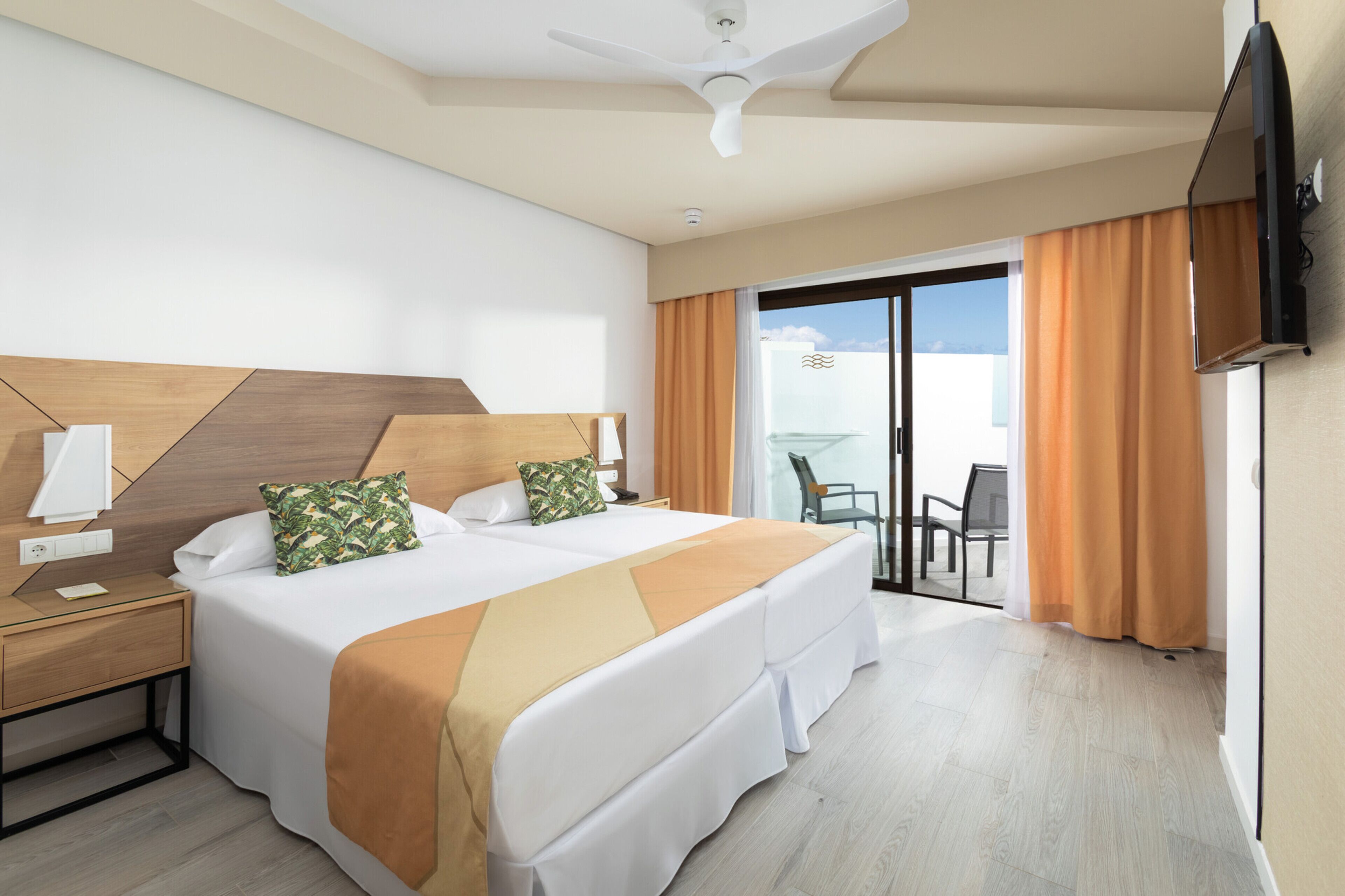 Free minibar items, in-room safe, free WiFi, bed sheets