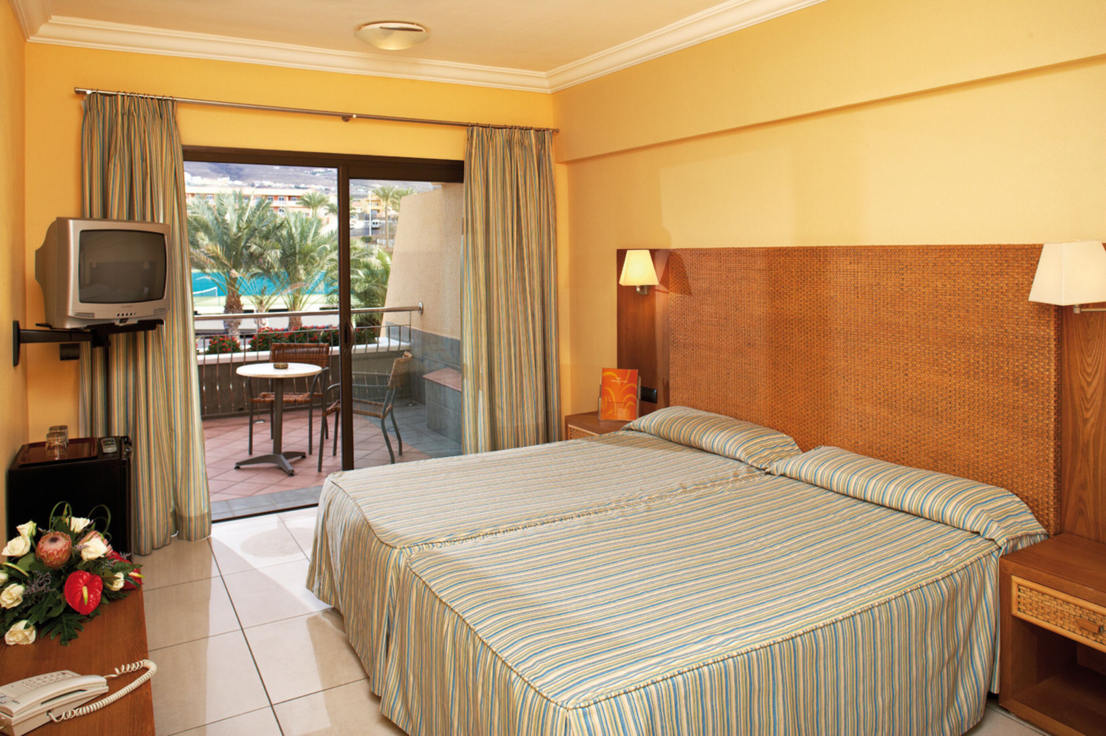 Free minibar items, in-room safe, free WiFi, bed sheets