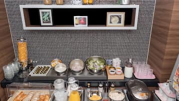Daily buffet breakfast (JPY 1500 per person)