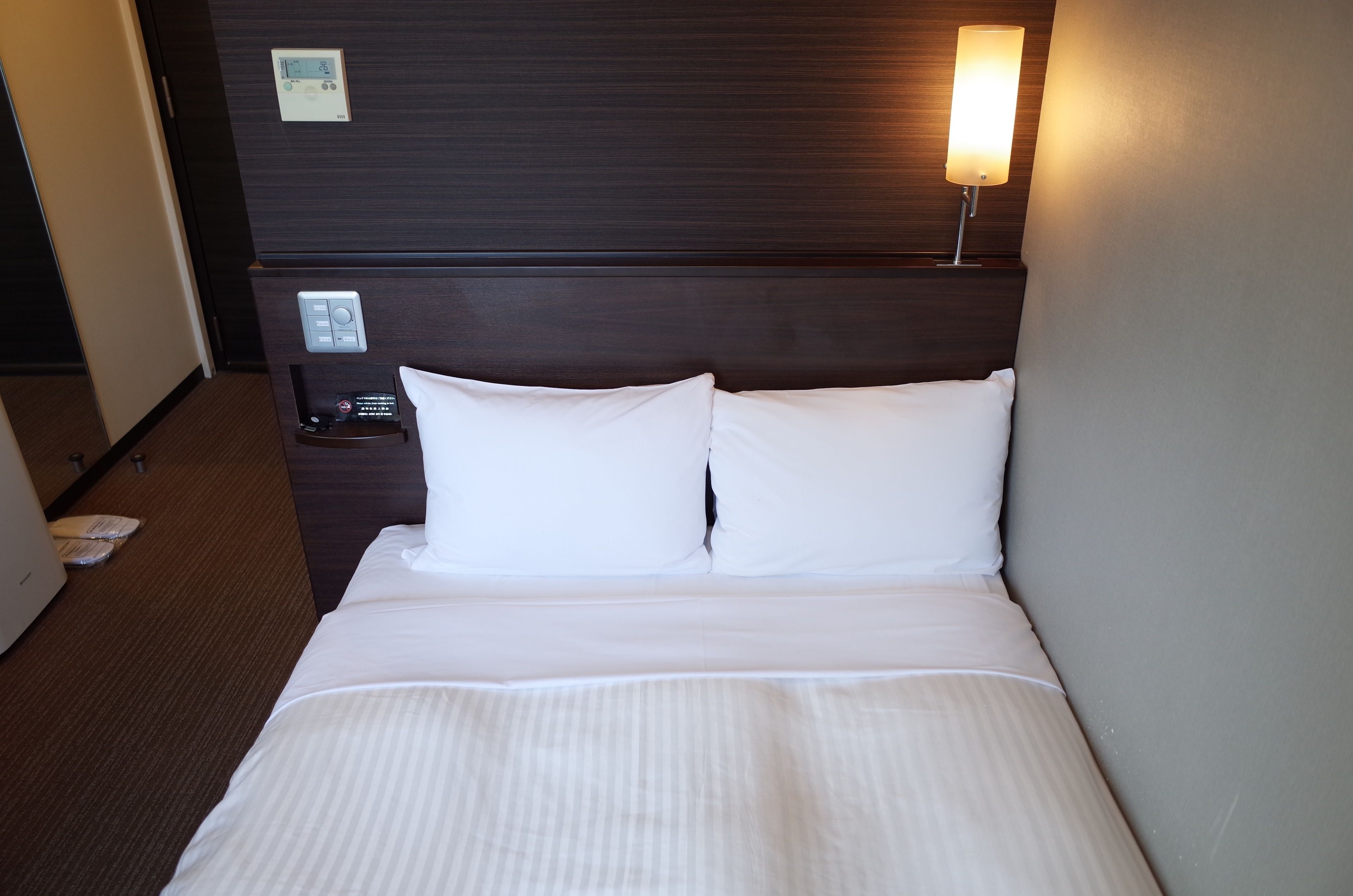 1 bedroom, desk, blackout curtains, soundproofing