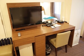 Standard Two Single Beds - Non Smoking | Living area