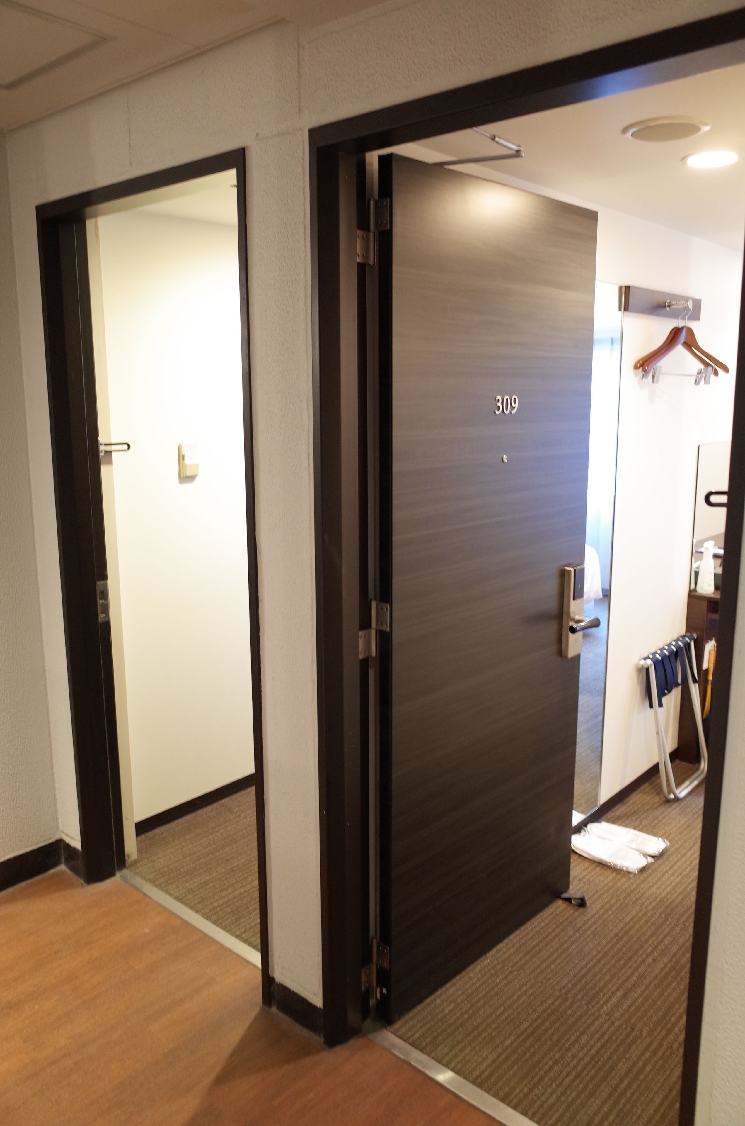 1 bedroom, desk, blackout curtains, soundproofing