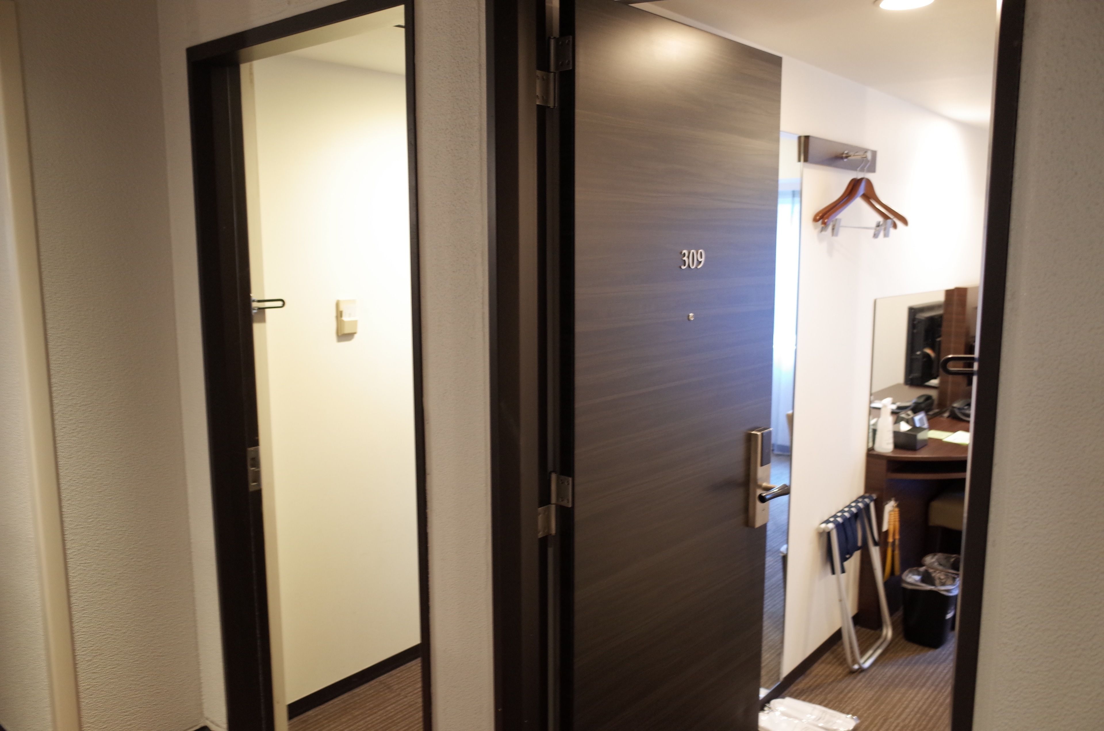 1 bedroom, desk, blackout curtains, soundproofing