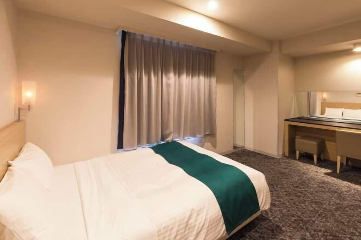 Down comforters, desk, blackout drapes, free WiFi