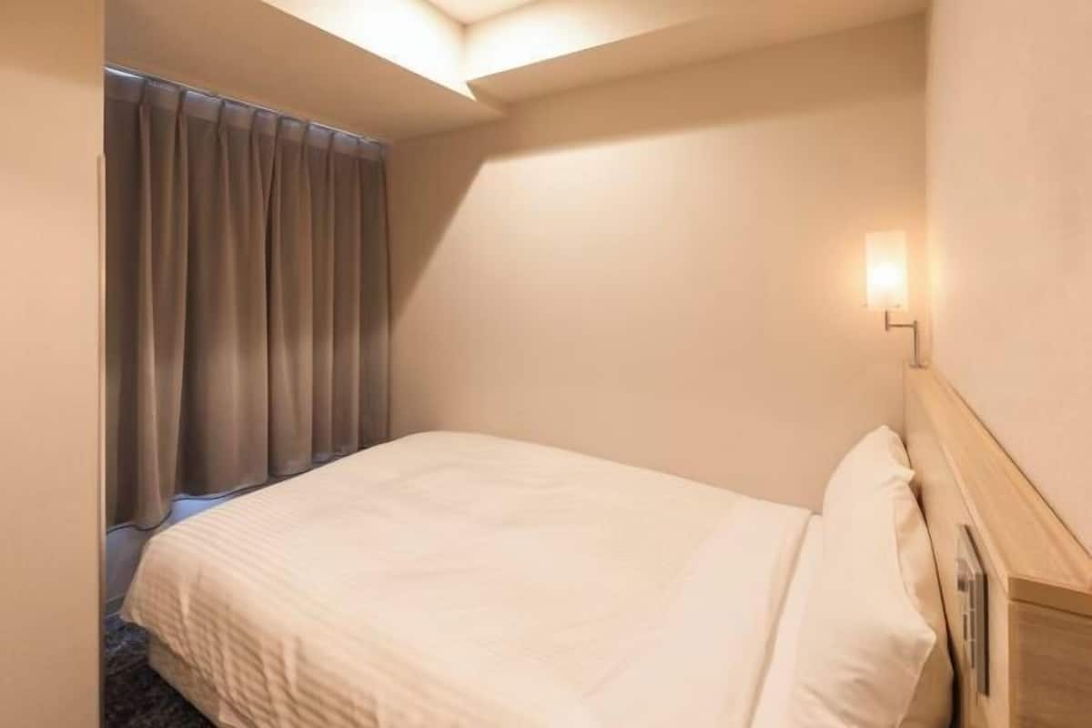 Down duvets, desk, blackout curtains, free WiFi