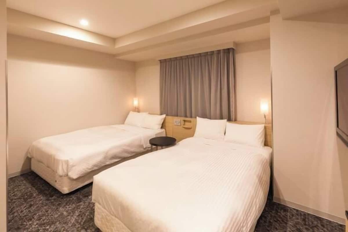 Down duvets, desk, blackout curtains, free WiFi