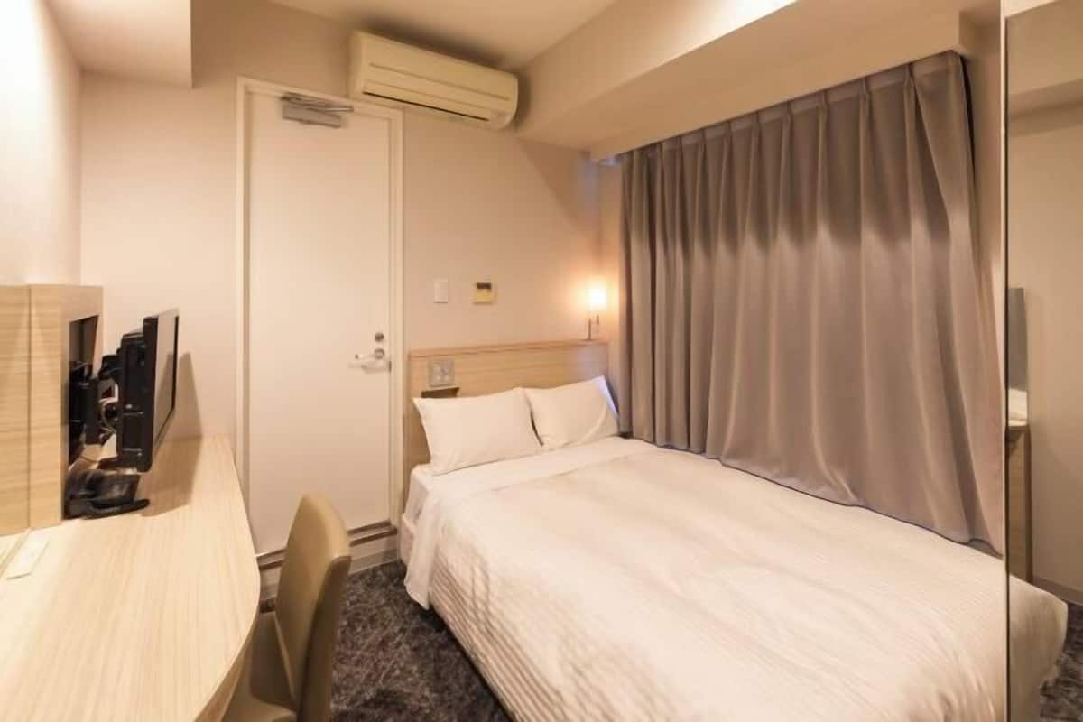 Down comforters, desk, blackout drapes, free WiFi