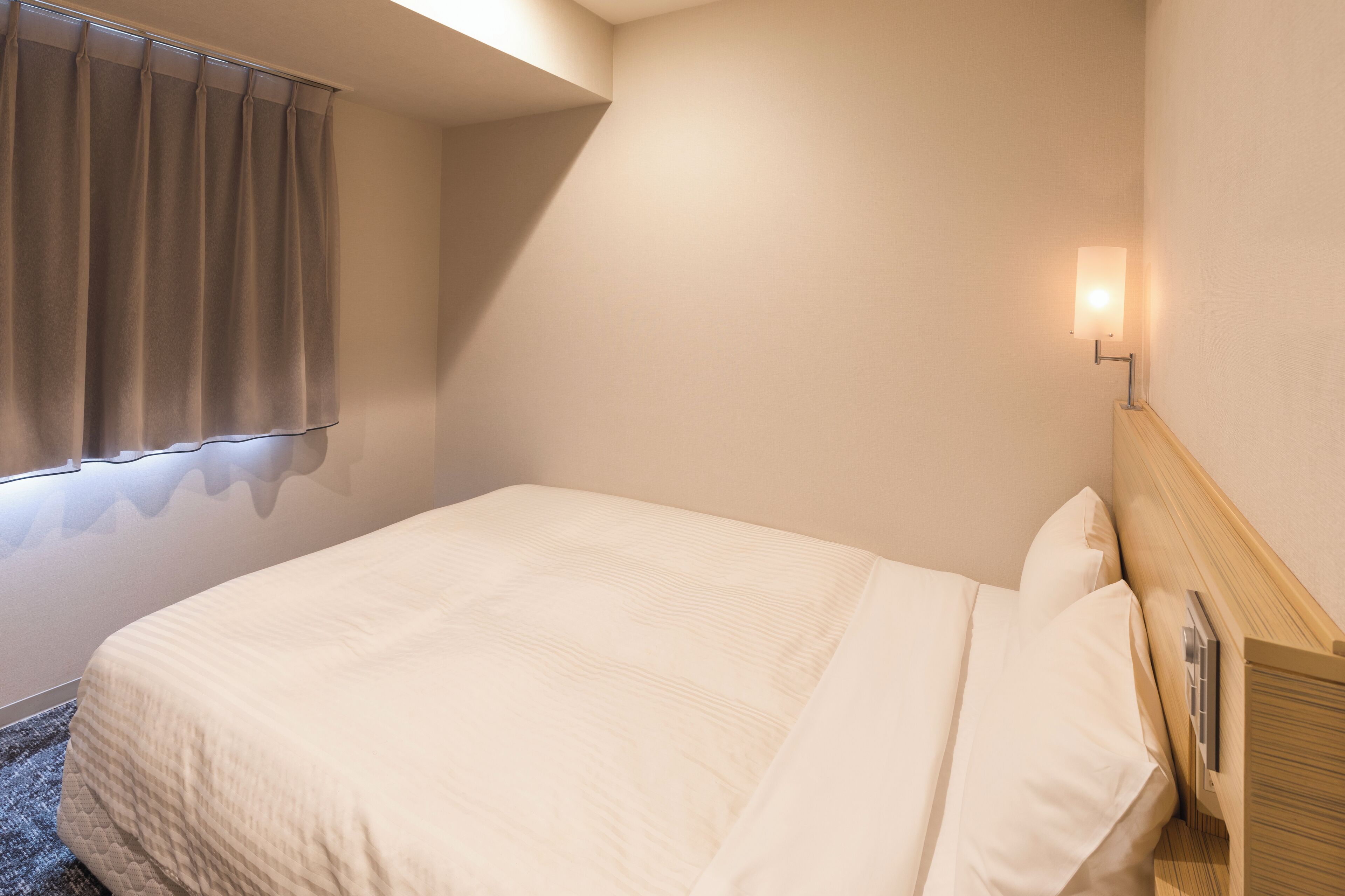 1 bedroom, down duvets, desk, blackout curtains