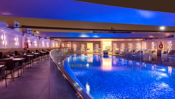 Outdoor pool, sun loungers, lifeguards on site