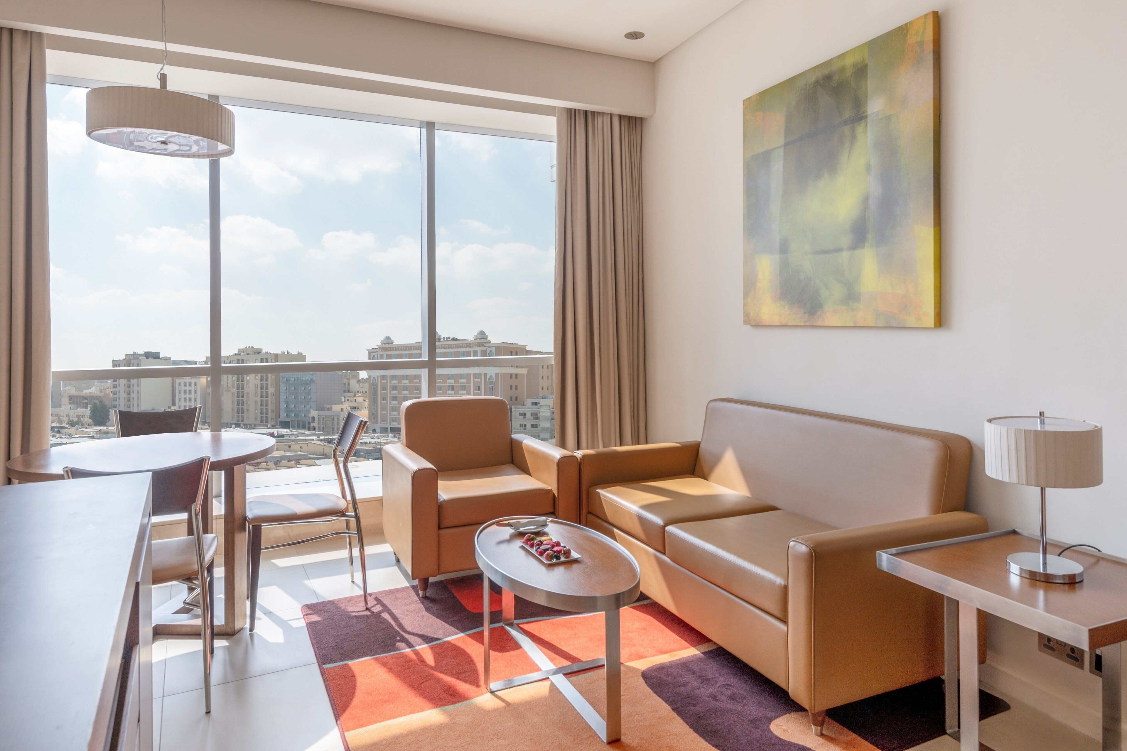 Een 42-inch lcd-televisie met kabelzenders, televisie en een iPod-dock