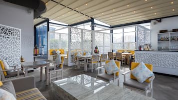 7 间餐厅,供应早餐、午餐和晚餐,国际美食