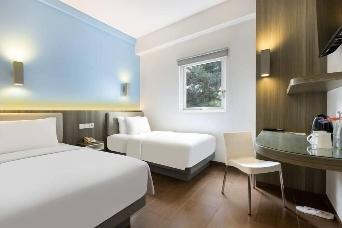In-room safe, desk, iron/ironing board (on request), WiFi (free)