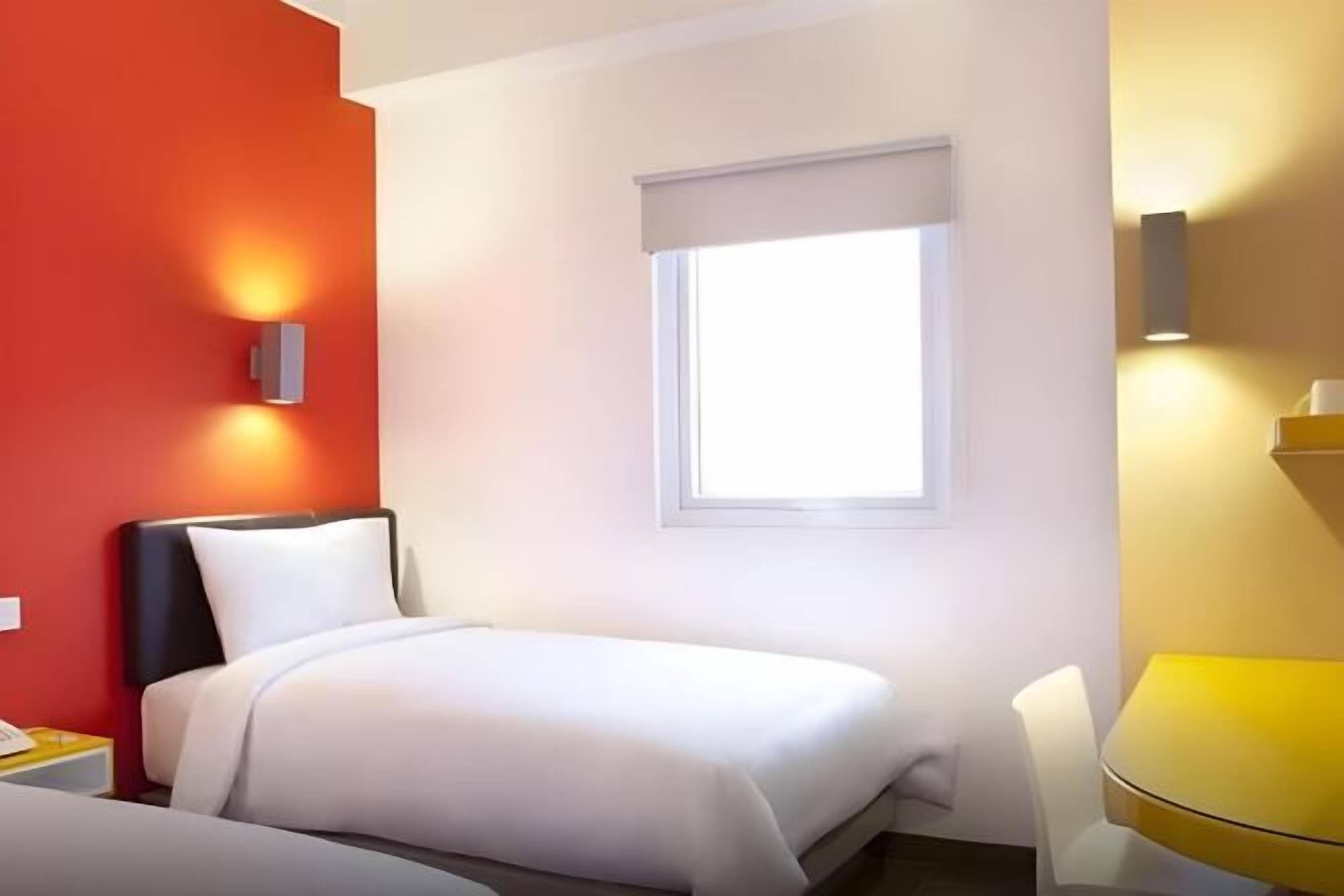 In-room safe, free WiFi, bed sheets