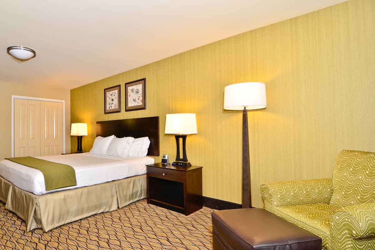 In-room safe, desk, laptop workspace, blackout drapes