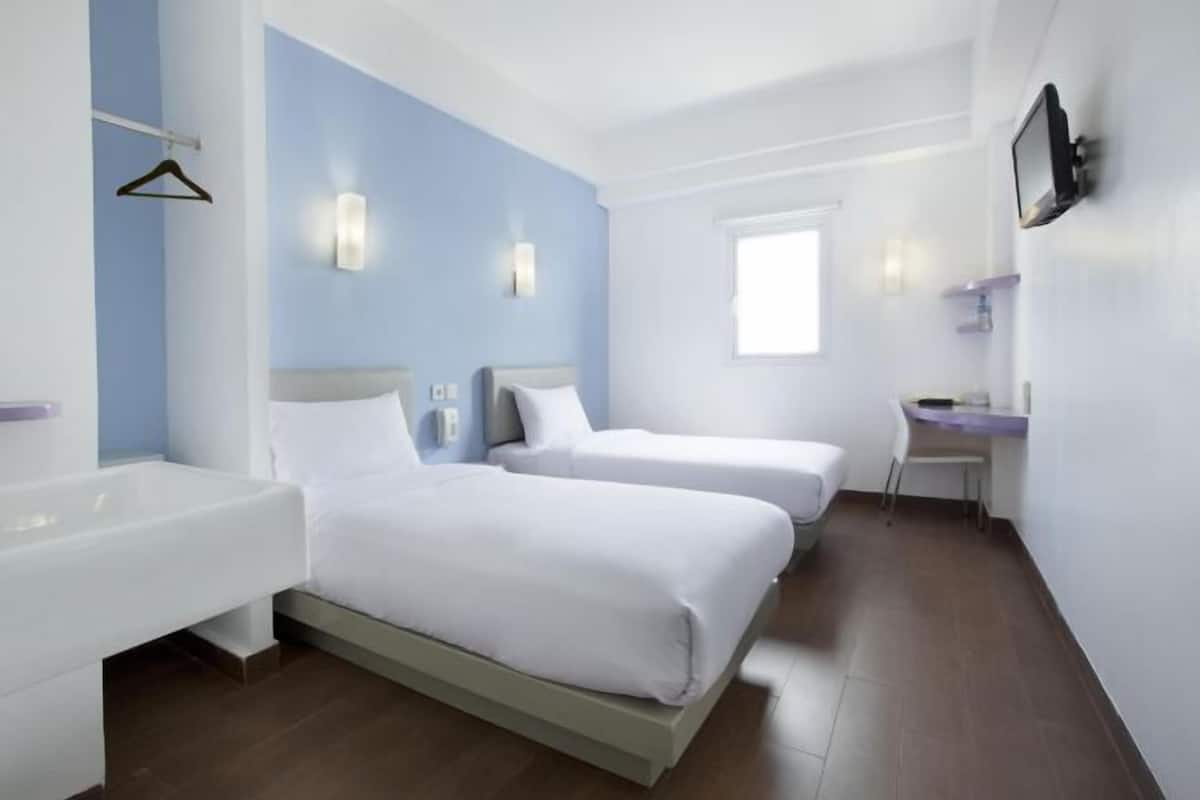 In-room safe, desk, free WiFi, bed sheets
