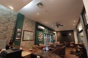 Lobby lounge