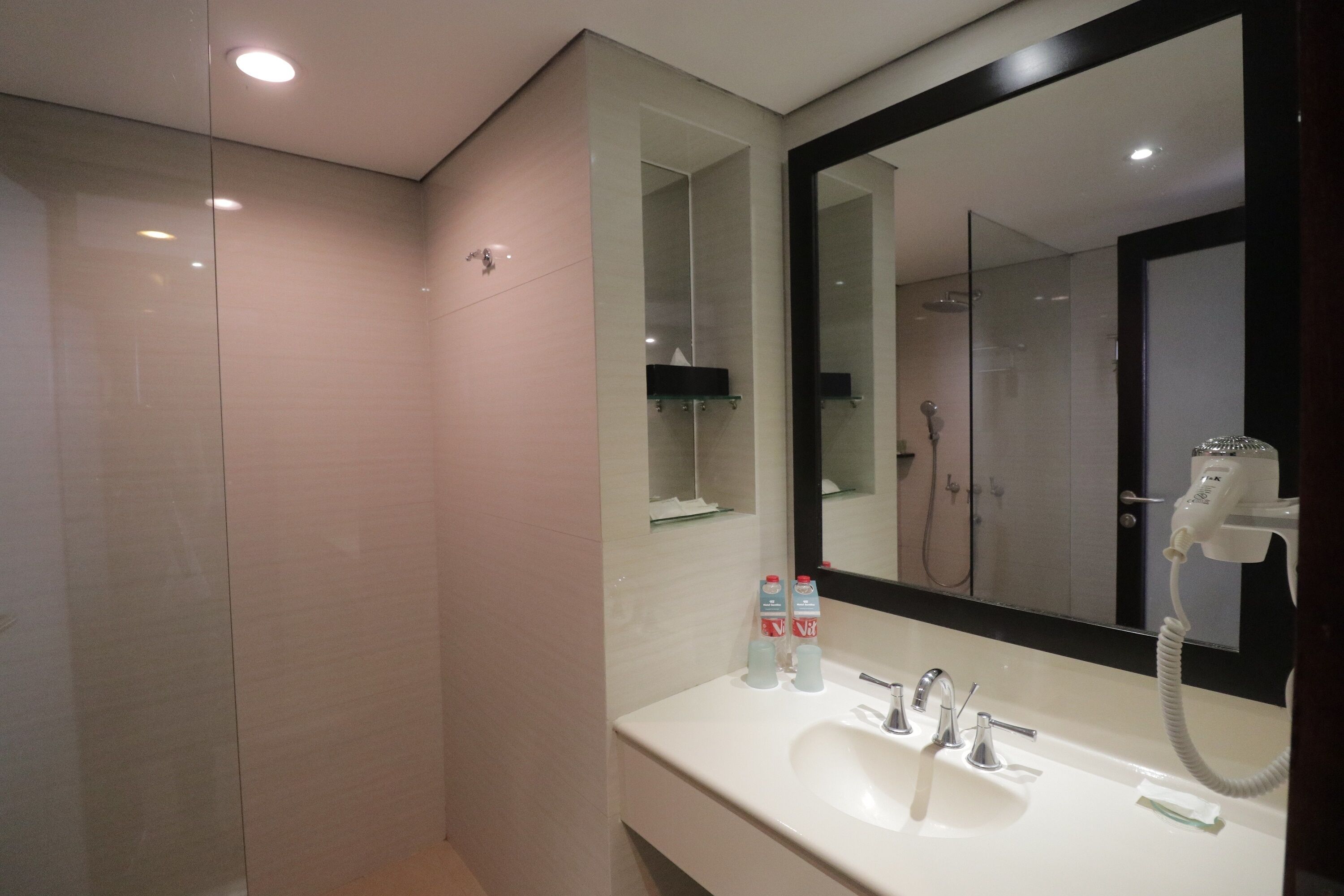 executive room | in-room safe, soundproofing, free wifi, bed sheets