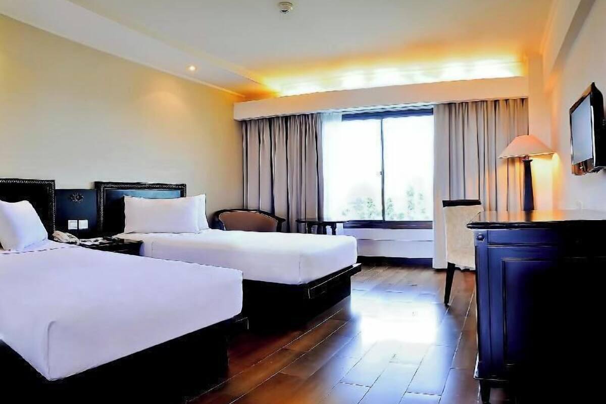 In-room safe, soundproofing, free WiFi, bed sheets