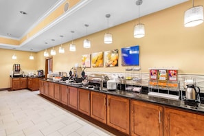 Free daily buffet breakfast - Comfort Suites at Katy Mills (Katy)
