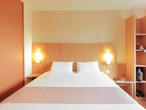 Standard Double Room, 1 Double Bed | Premium bedding, in-room safe, desk, soundproofing