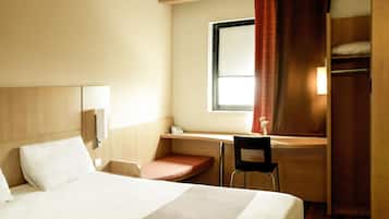 Hochwertige Bettwaren, Zimmersafe, Schreibtisch, schallisolierte Zimmer