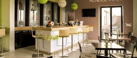 Desayuno buffet diario (DZD 1400 por persona)