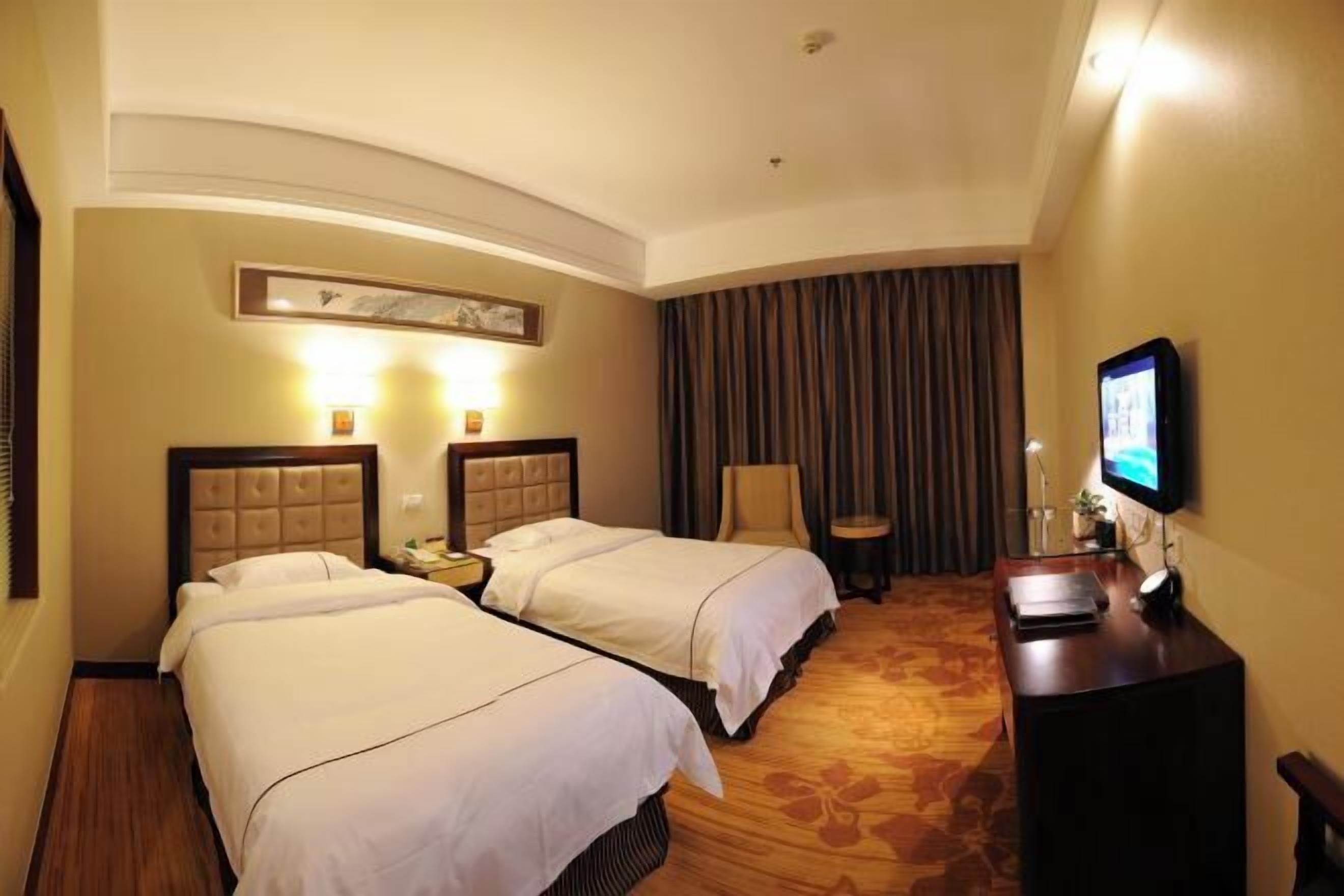 Minibar, in-room safe, alarm clocks